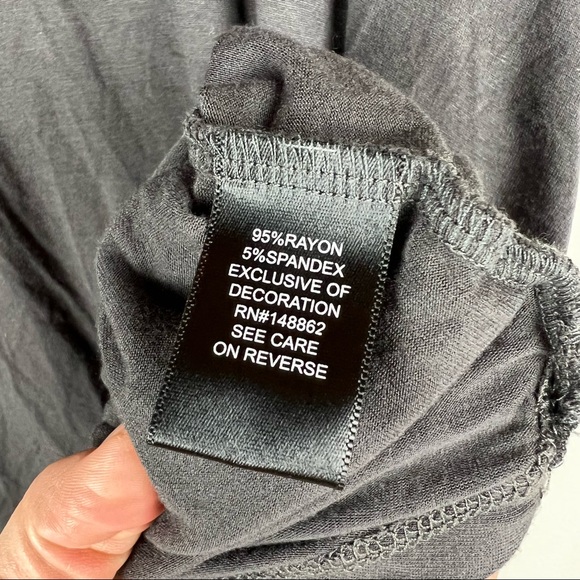 TORRID SUPER SOFT GREY GRATEFUL TEE - Size 4 - Picture 6 of 6